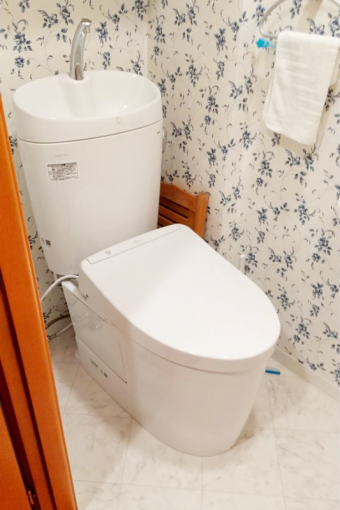 “手すり+収納”で浴室すっきり♪あたたかさも保てるバスルーム 目黒区S様邸 “手すり+収納”で浴室すっきり♪あたたかさも保てるバスルーム 目黒区S様邸